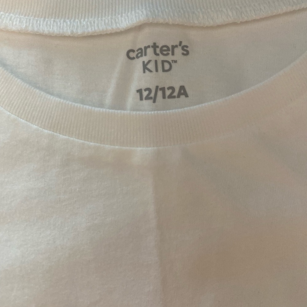 Size 12 Carter’s Kids t-shirt, Size 14 Cat&Jack skinny jean shorts.